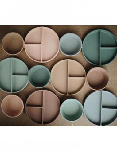 Assiette à compartiments Mushie en silicone...