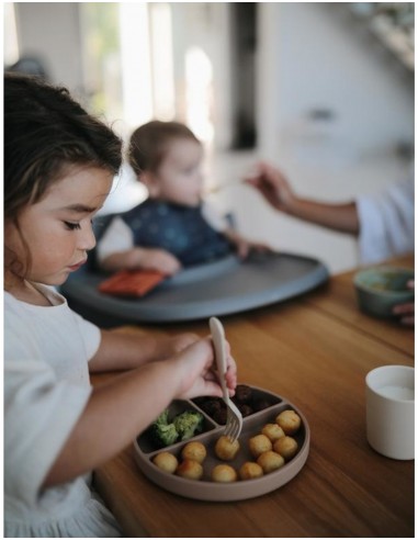 Assiette à compartiments Mushie en silicone...