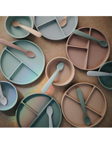 Assiette à compartiments Mushie en silicone...