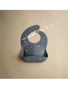Bavoir souple en silicone Mushie Boats Gris 2