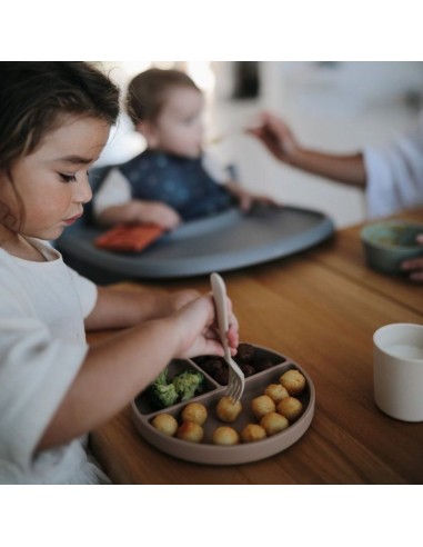 Assiette à compartiments Mushie en silicone...