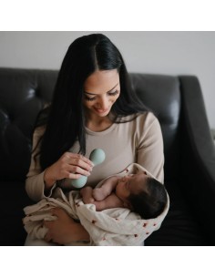 Maracas Hochet en Silicone Rose Blush Mushie 2