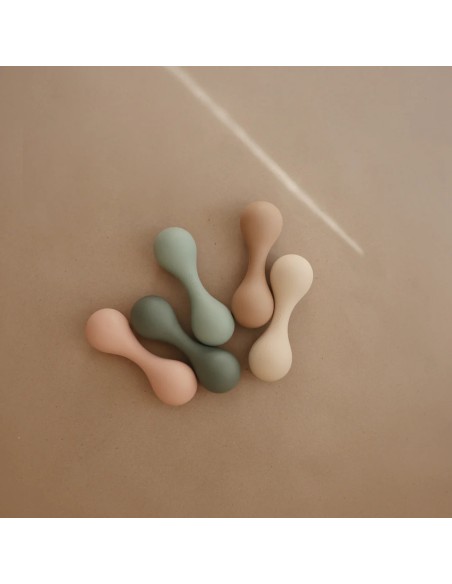 Maracas Hochet en Silicone Rose Blush Mushie