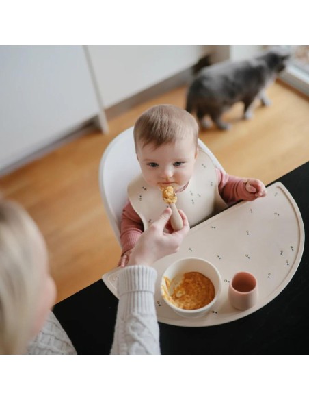 Bavoir souple en silicone Mushie Abeilles