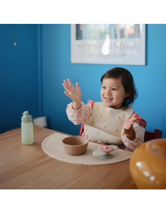 Bavoir souple en silicone Mushie Cerfs Volants 2