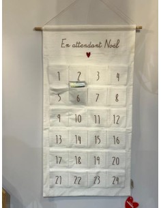 Calendrier de l'Avent en Tissu Gaze de Coton Ecru Cœur Rouge